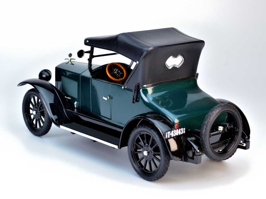 Колекційна модель Signature Models 1920 Cleveland Roadster (1:18), зелена
