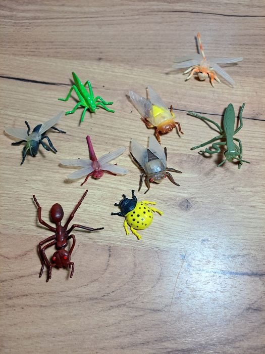 Zabawkowe owady z tworzywa 55