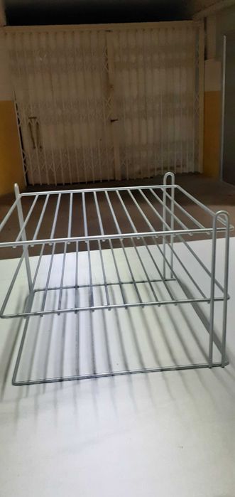 Empilhadores de pratos em aço inox