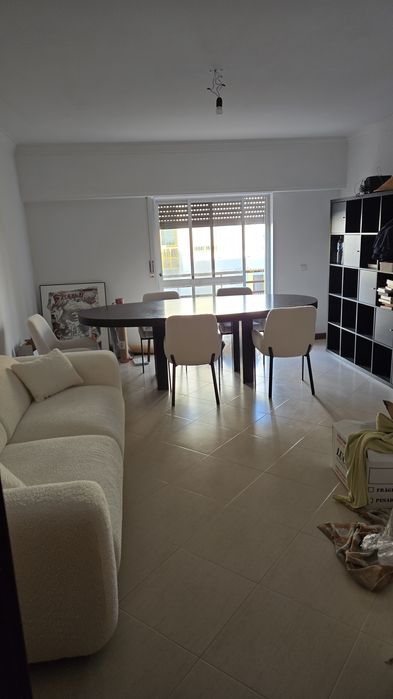 Oportunidade! Mesa de Jantar em Madeira Maciça + 6 Cadeiras