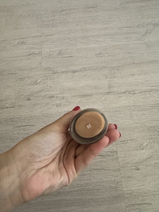 Clarins Tinted Oleo-Serum, тогальга основа для обличчя об'ємом 30 мл.