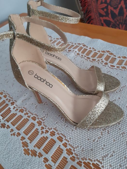 Nowe szpilki  boohoo r.39 na specjalne okazje