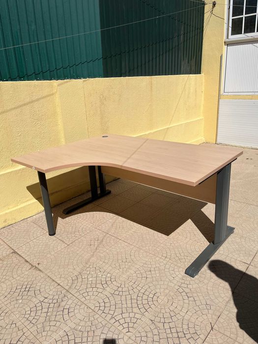 Secretaria L de madeira