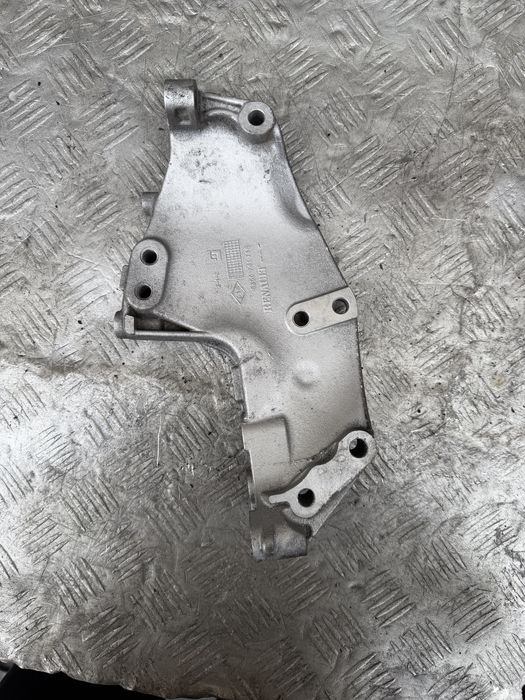 Кронштейн двигателя 8200741758 Nissan Primastar/ Opel Vivaro