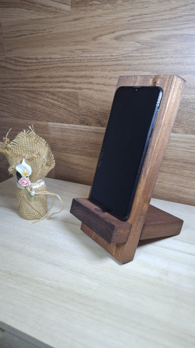 Base / Suporte para Telemóvel em Madeira Maciça – Elegante e Resis