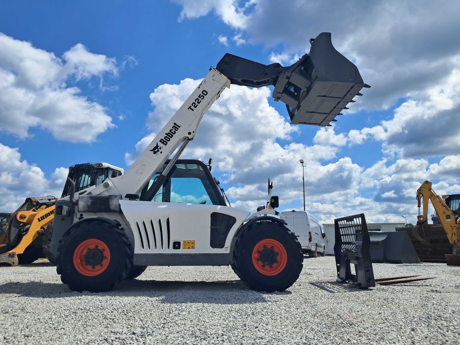 Ładowarka Teleskopowa BOBCAT T2250  / 14r! / Manitou 625 / Kramer / weidemann