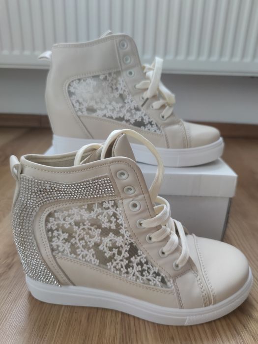 Sneakersy na ukrytym koturnie