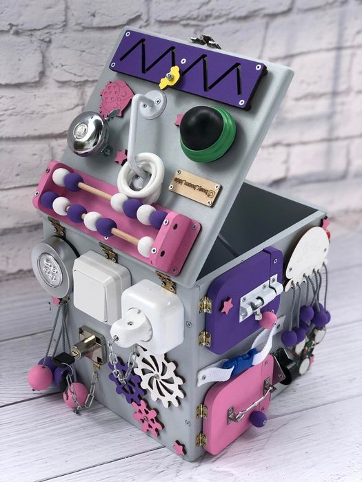 Бізікуб , бізіборд.