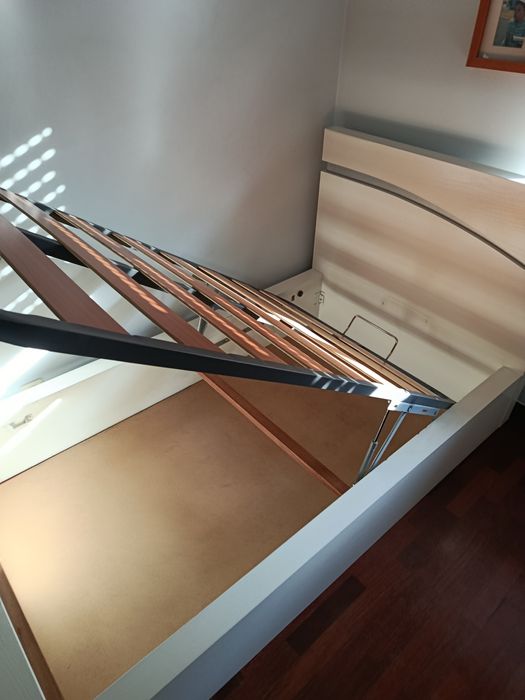 Cama de solteiro lacada