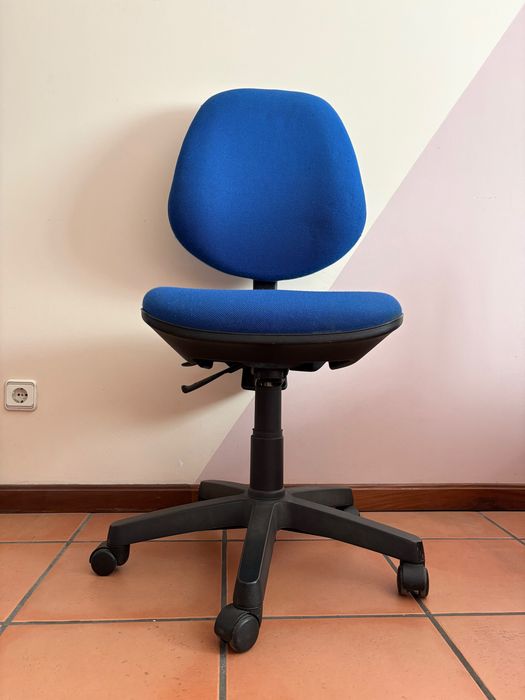 Cadeira De Escritório Azul Confortável - PREÇO NEGOCIÁVEL