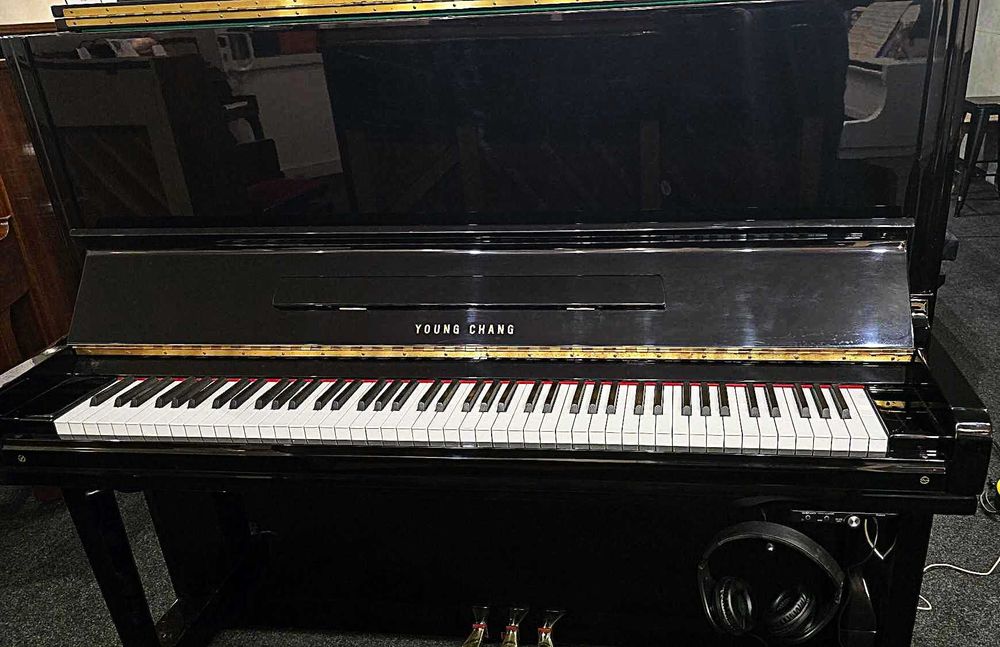 Pianino profesjonalne z systemem Silent Young Chang U 131