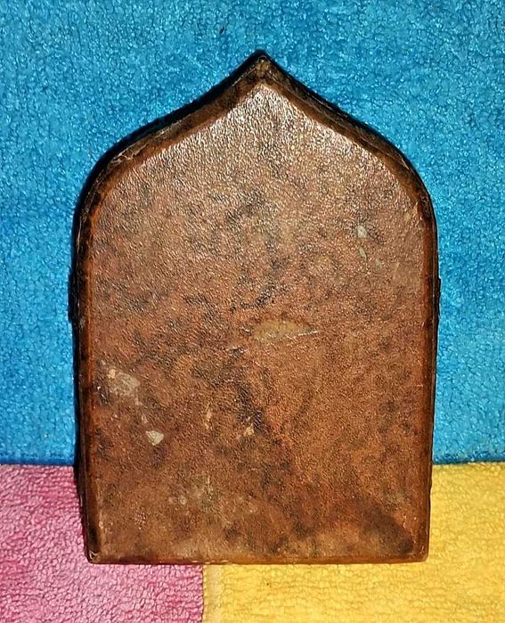 RARO tríptico madeira forrado a pele com crucifixo e santos em metal