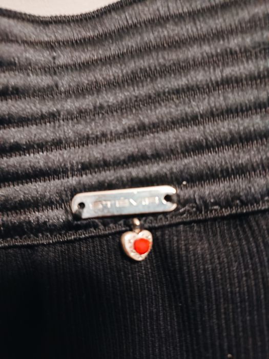 Saia preta com racha