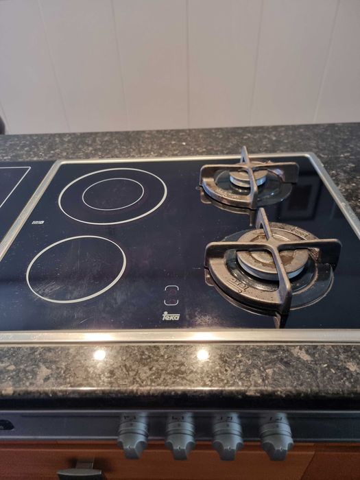 Vende-se Placa de Gás + Vitrocerâmica em Excelente Estado