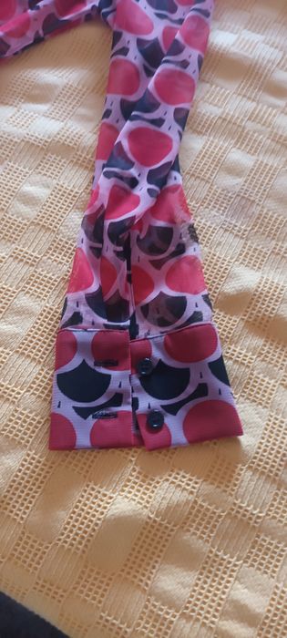 Blusa de tule com desenho geometrico