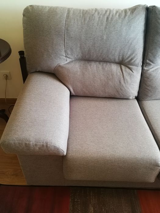 Sofa cinza claro 2 lugares