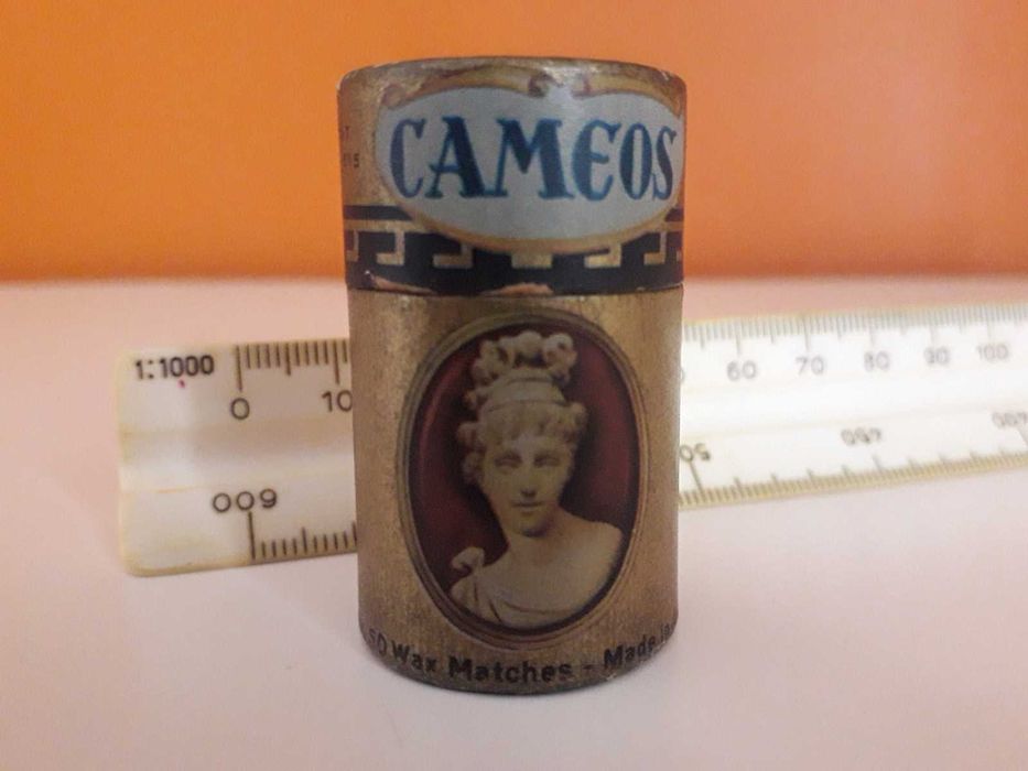 Caixa de fósforos de cera vintage.
