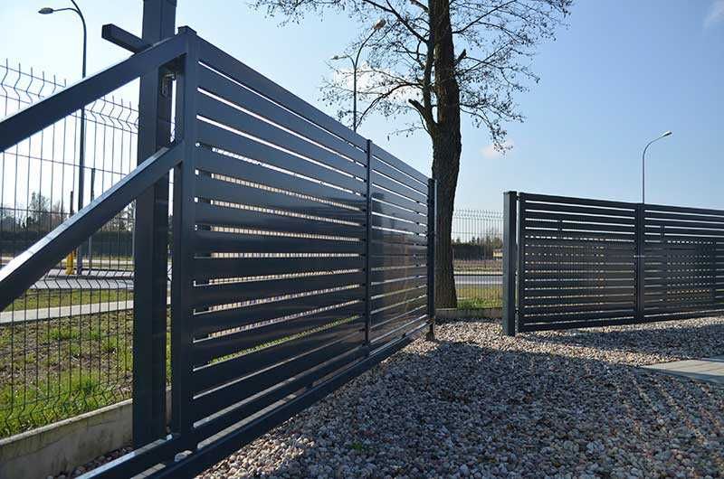 Przęsło palisadowe z poziomych profili Nowoczesne