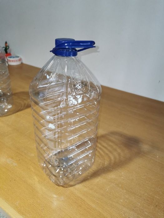 Garrafões Plástico 5L e 6L