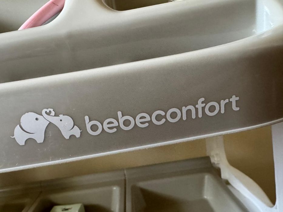 Muda fraldas bebê Confort com banheira