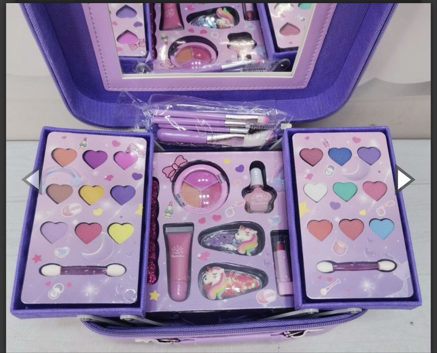 Набір косметики для ваших красунь