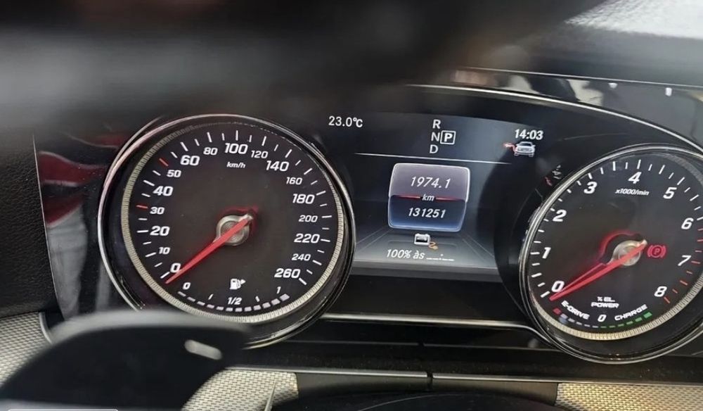 Mercedes 350e de  2019
 Híbrido de Luxo - Económico e