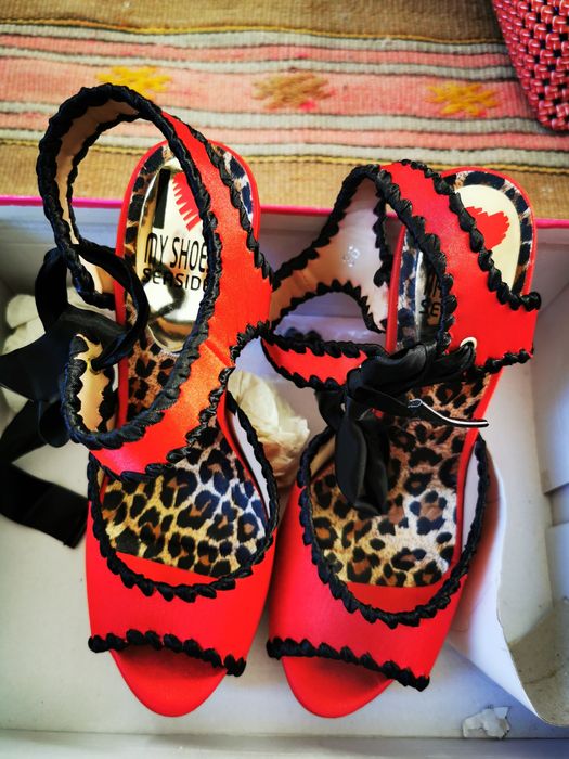 Sapatos salto alto vermelhos NOVO