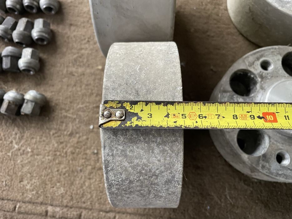 Espacaçadores Subaru Impreza com porcas