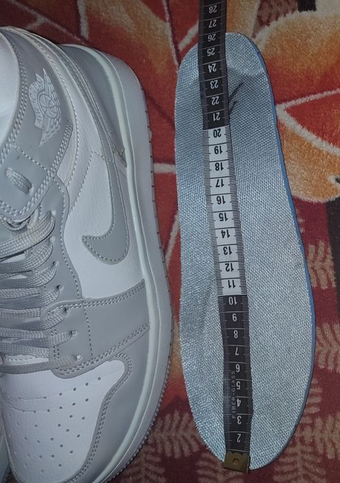Кроссовки nike air jordan 1 retro grey mid