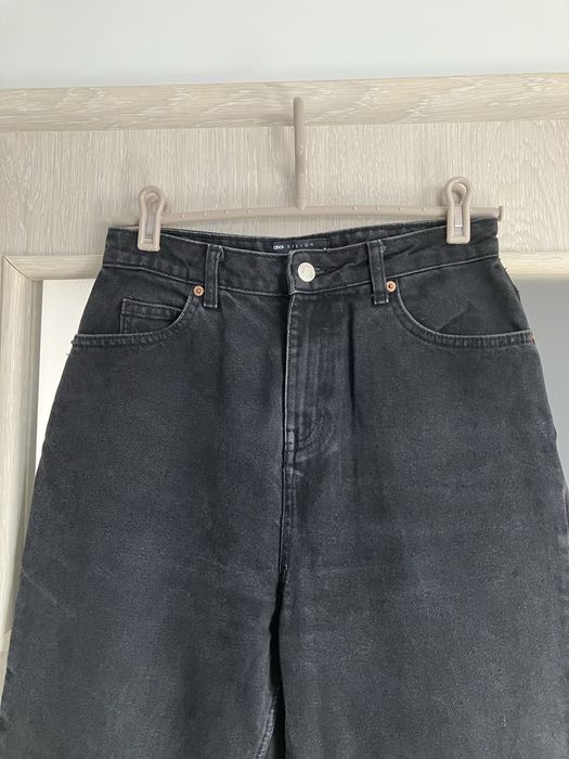 spodnie mom fit czarne jeansy denim asos
