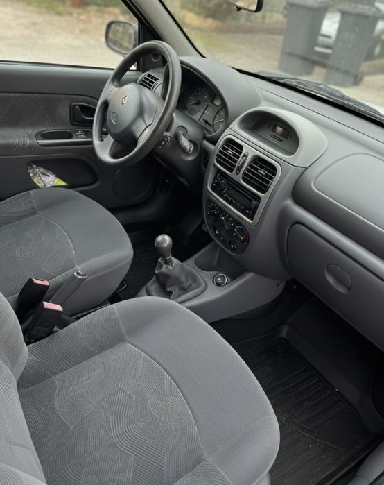 Renault Clio 1.2 (Ano 2000) – Impecável e Bem Estimado