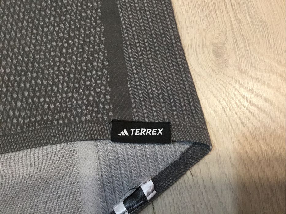 Продам компресійну майку Adidas Terrex розмір S-M