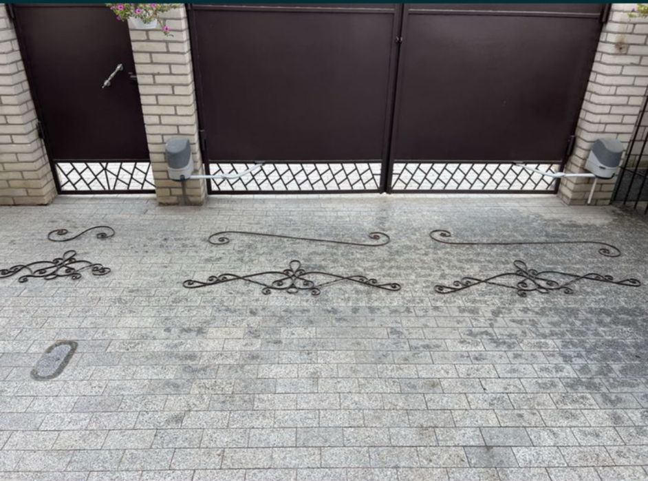 Художня ковка візерунка з металу на ворота