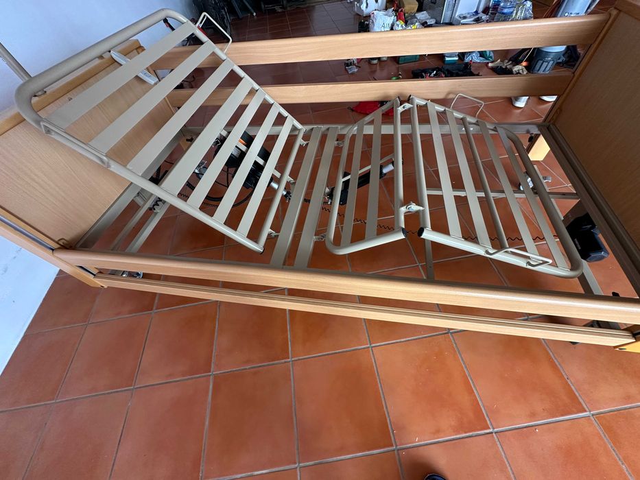 Cama articulada elétrica bom estado com colchão anti escaras