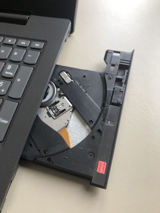 Portátil Lenovo V130 (i7 8GB 256GB SSD 15'')