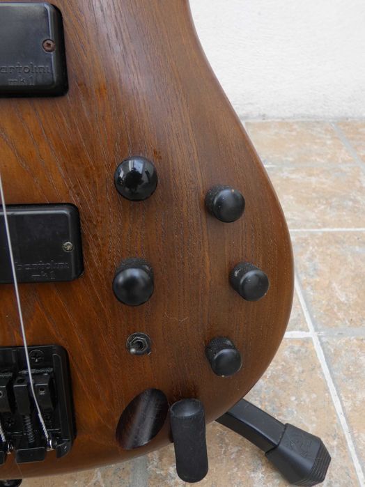 Baixo Eléctrico Ibanez SR600