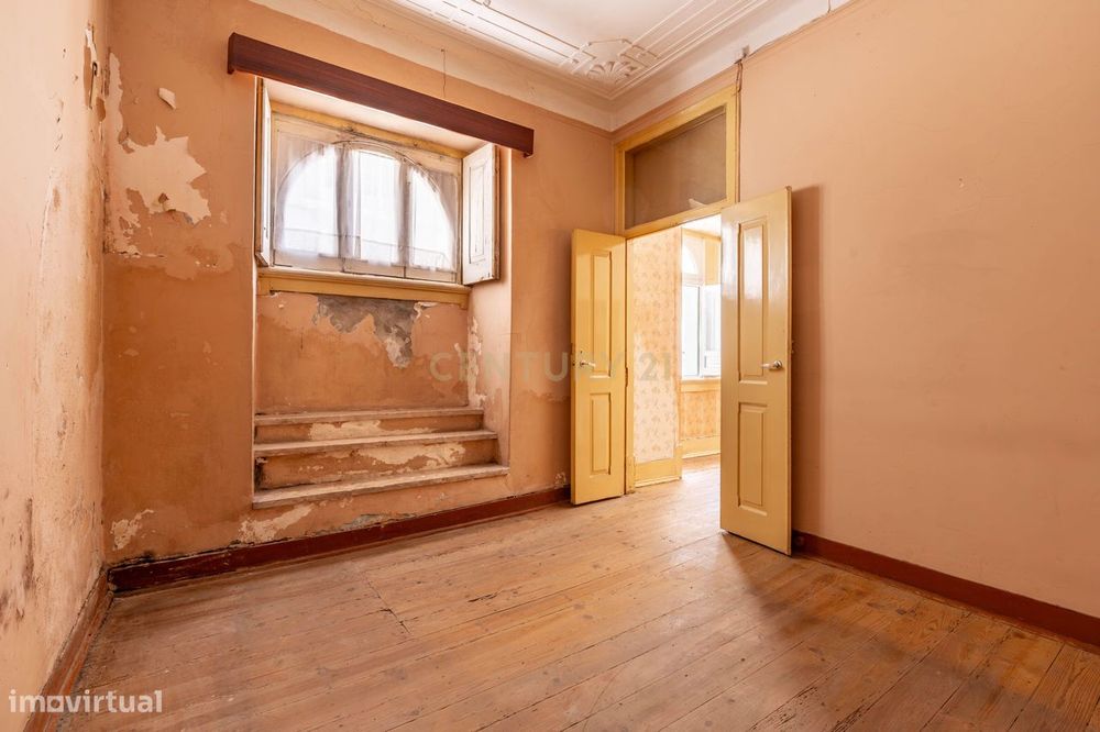 Charme Clássico | 185 m² | Varanda | Estrela - Lisboa