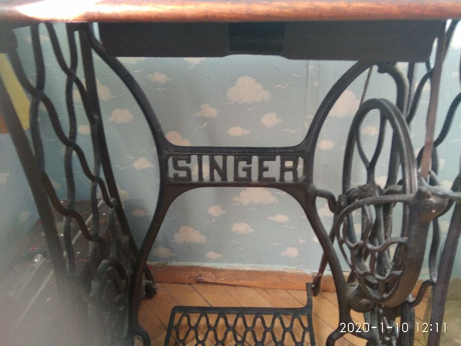 Продам швейну машинку ZINGER з станиною