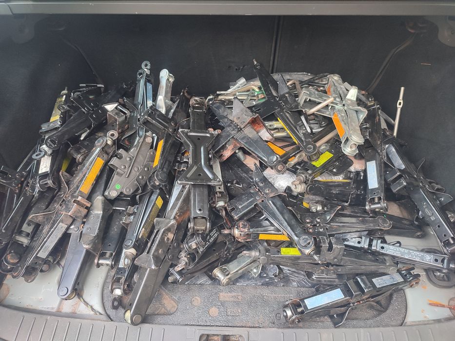 Домкраты Kia, Toyota, Nissan, Hyundai, Volkswagen, Mitsubishi, Audi