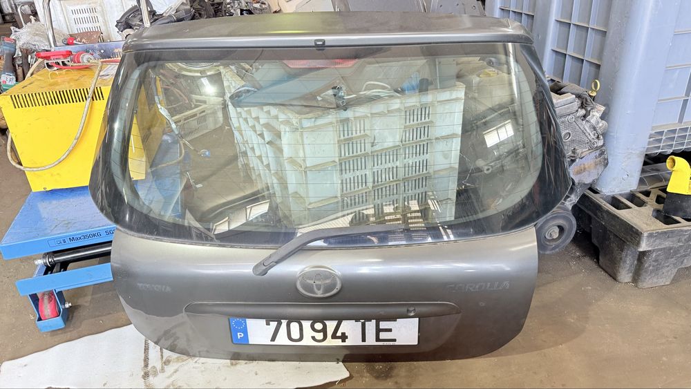 Porta da mala Toyota Corolla E12U ANO 2002