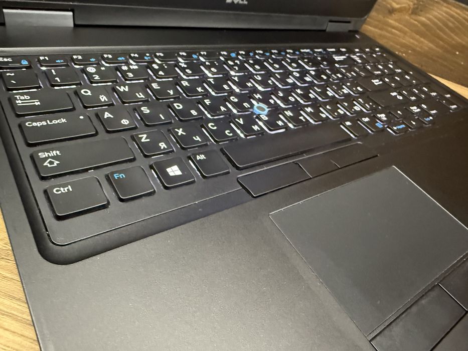 Dell Precision 3530 15,6’’ IPS FHD i7-8850H/16GB/M2 256 GB/17%