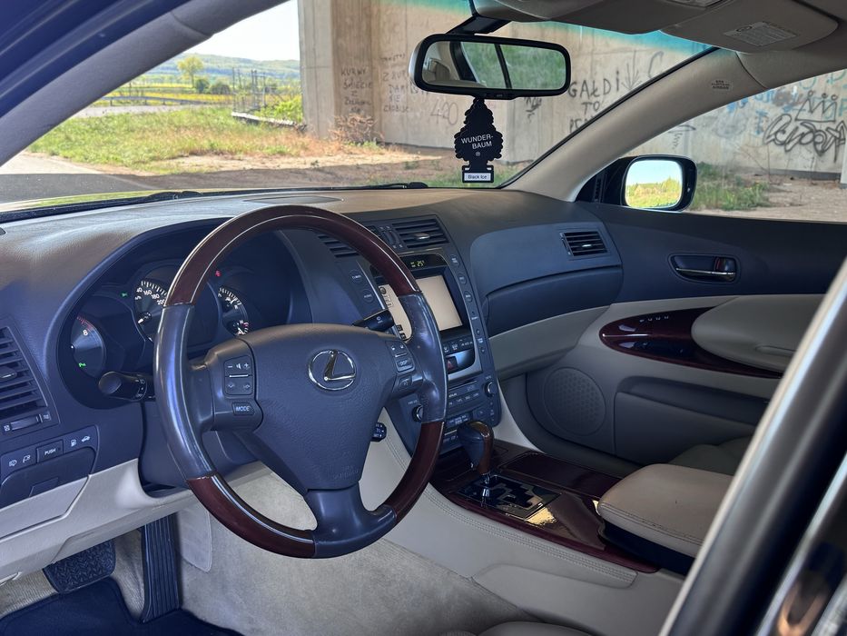 Lexus gs300.