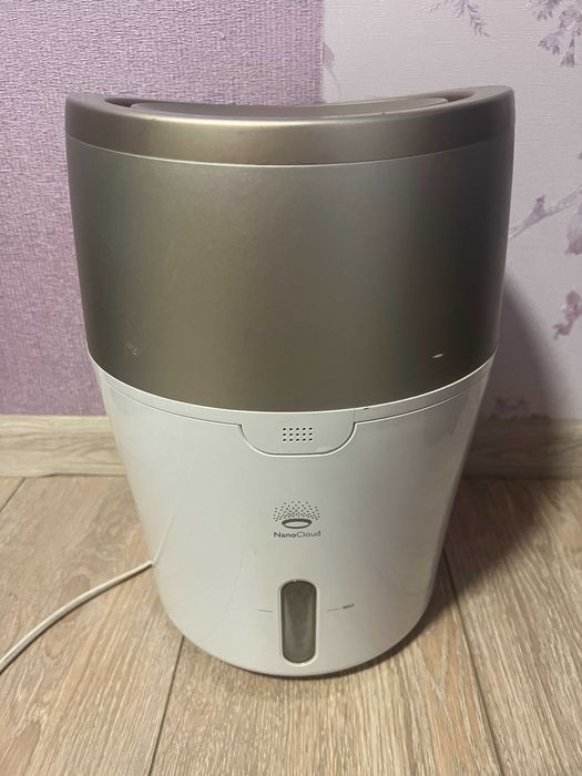 Продаю зволожувач повітря Philips HU4803/01