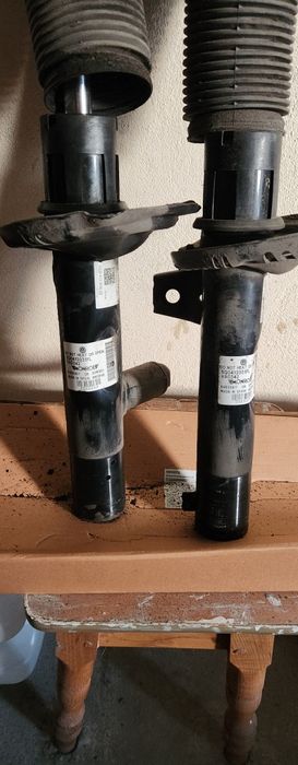 Продам амортизатори dcc підвіски 5Q0413031fl