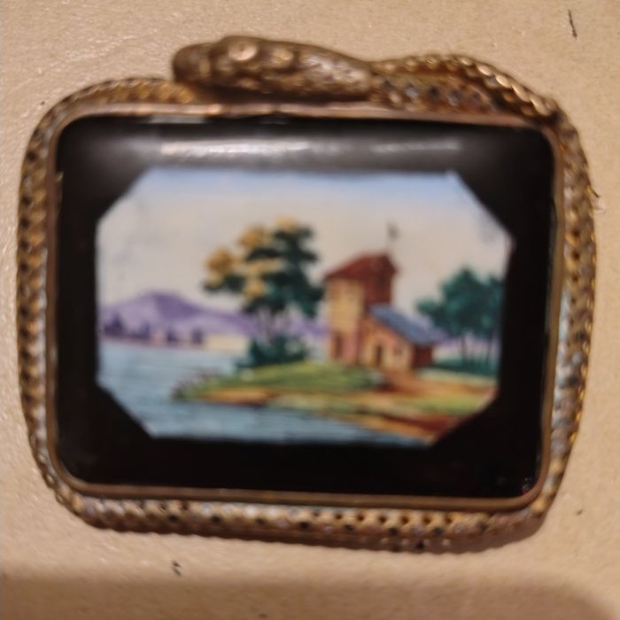 Alfinete de peito procelana e metal em forma de cobra