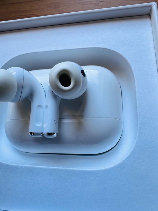 Apple AirPods Pro w/ MagSafe