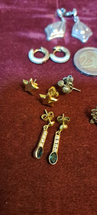 Brincos vintage em prata contrastada.