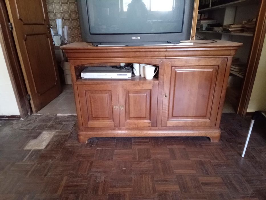 Móvel de Tv em cerejeira.
