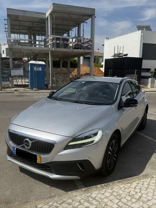 Volvo v40 cross country 2019