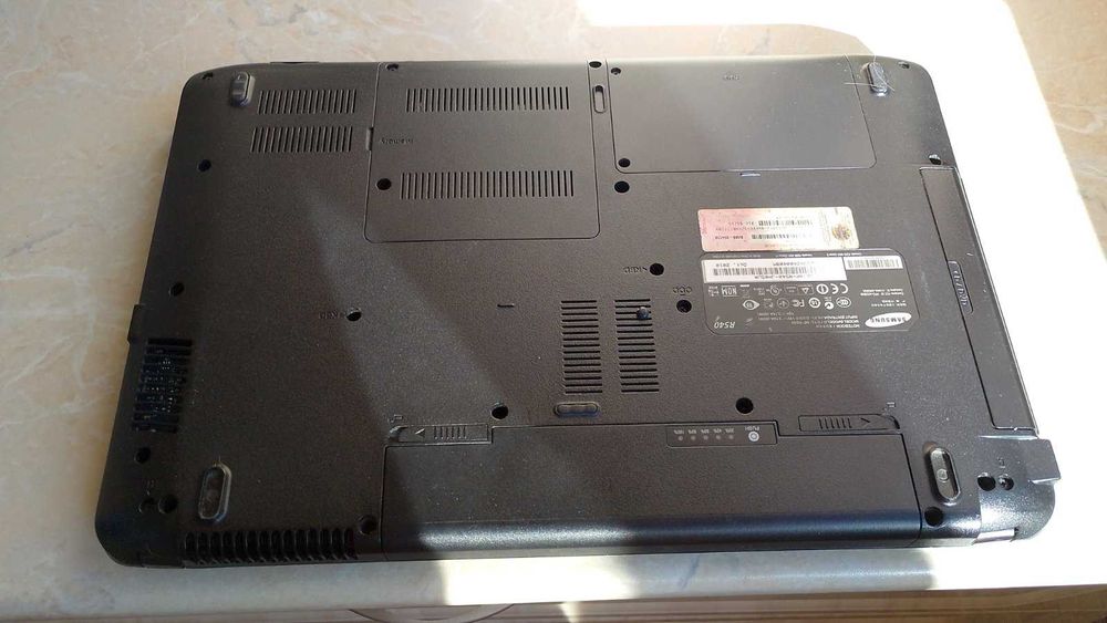 Ноутбук Samsung R540 (на запчасти или восстановление)
